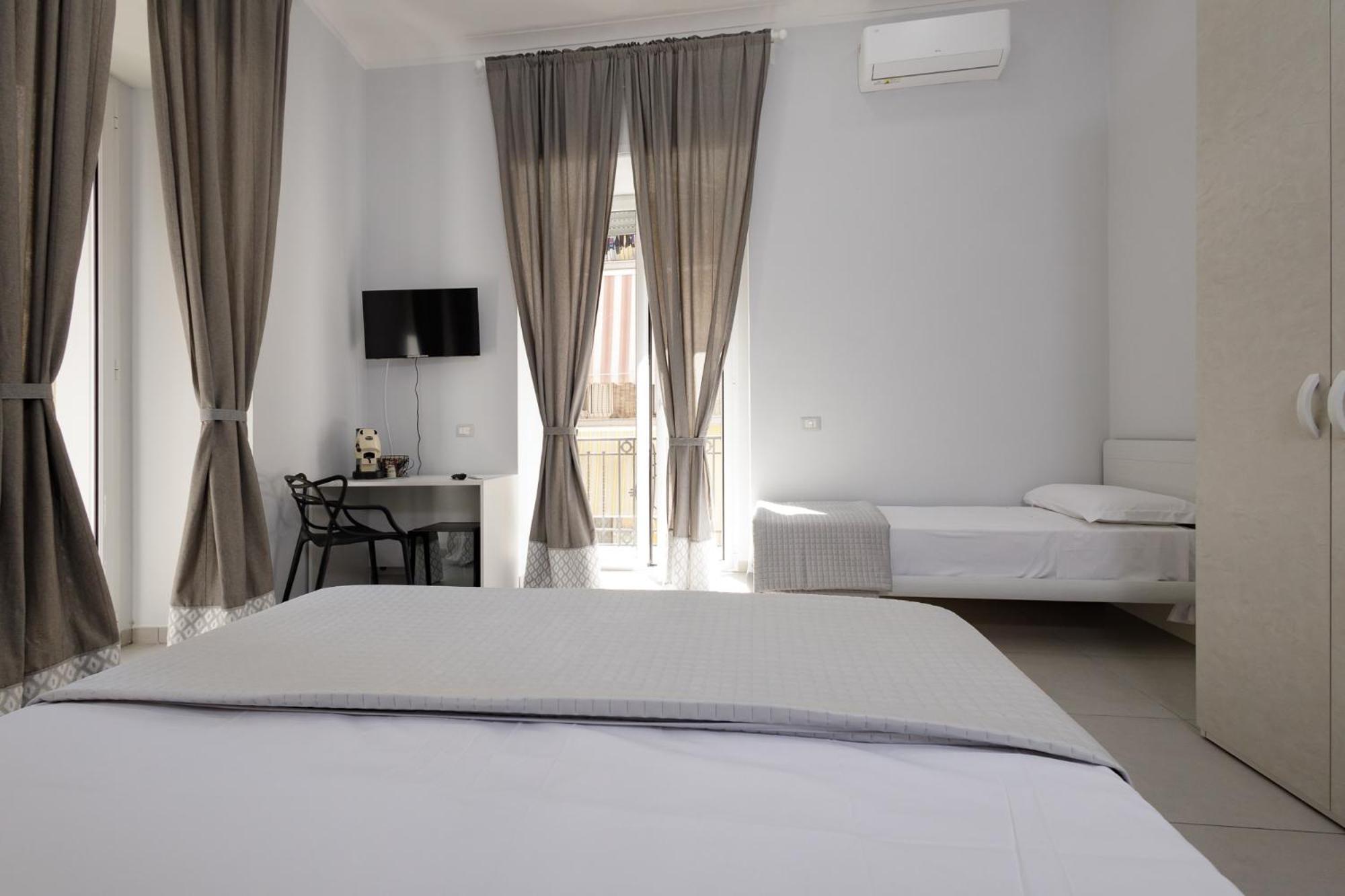 Hotel Caroline'S House à Naples Extérieur photo