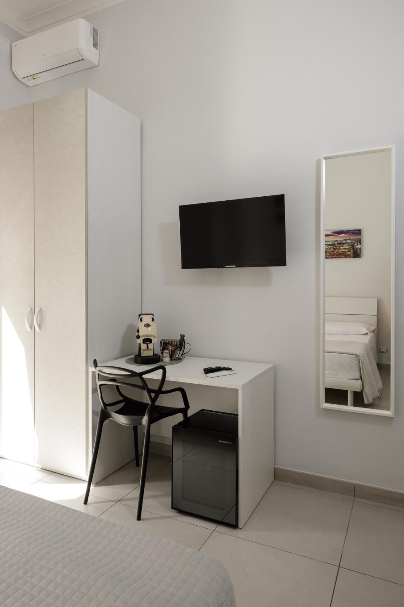 Hotel Caroline'S House à Naples Extérieur photo