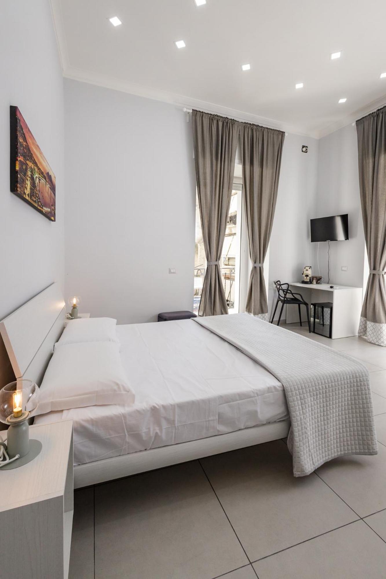 Hotel Caroline'S House à Naples Extérieur photo