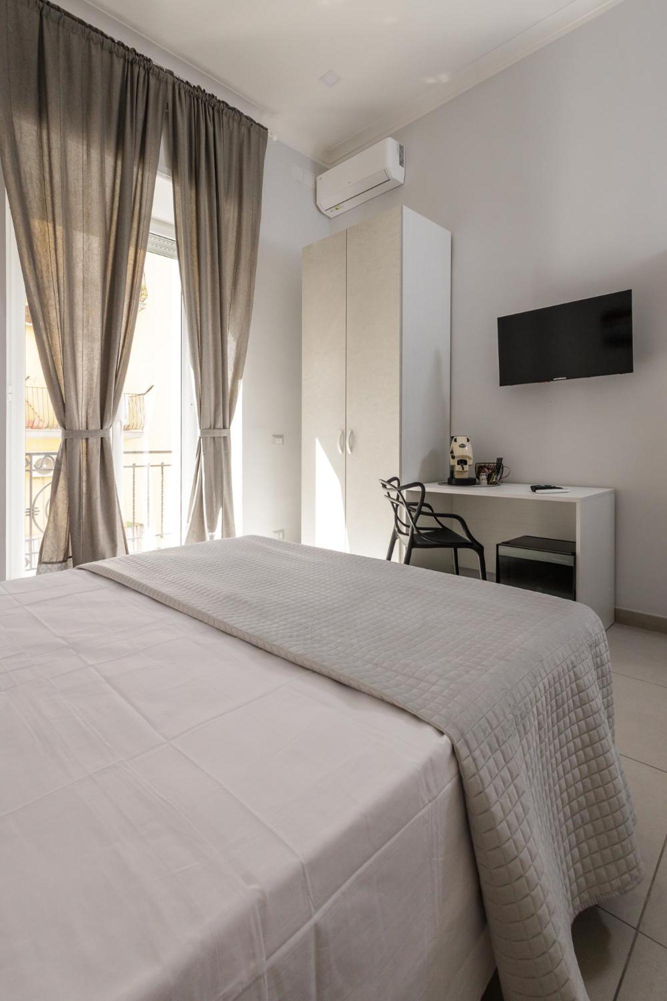 Hotel Caroline'S House à Naples Extérieur photo