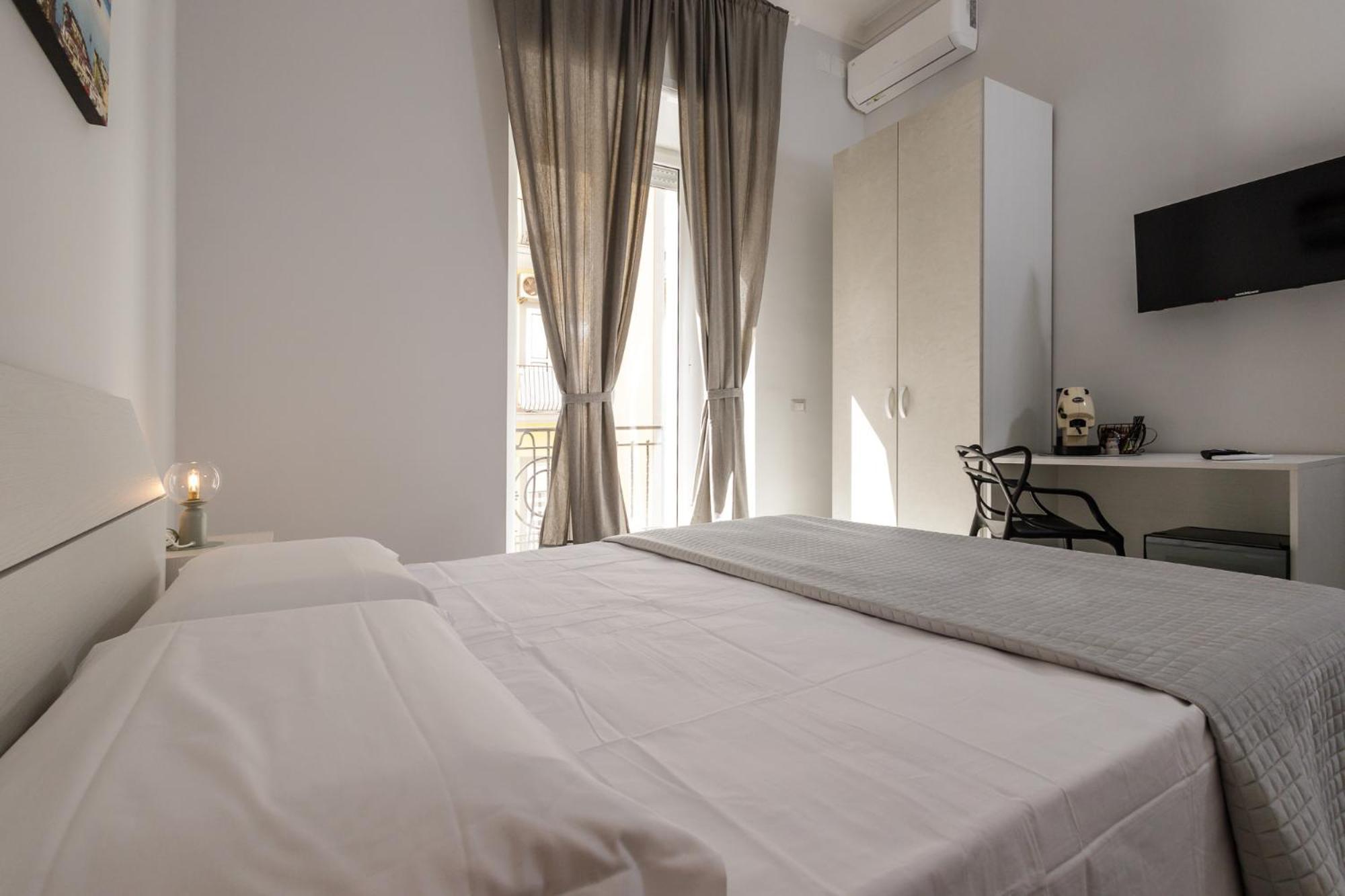 Hotel Caroline'S House à Naples Extérieur photo