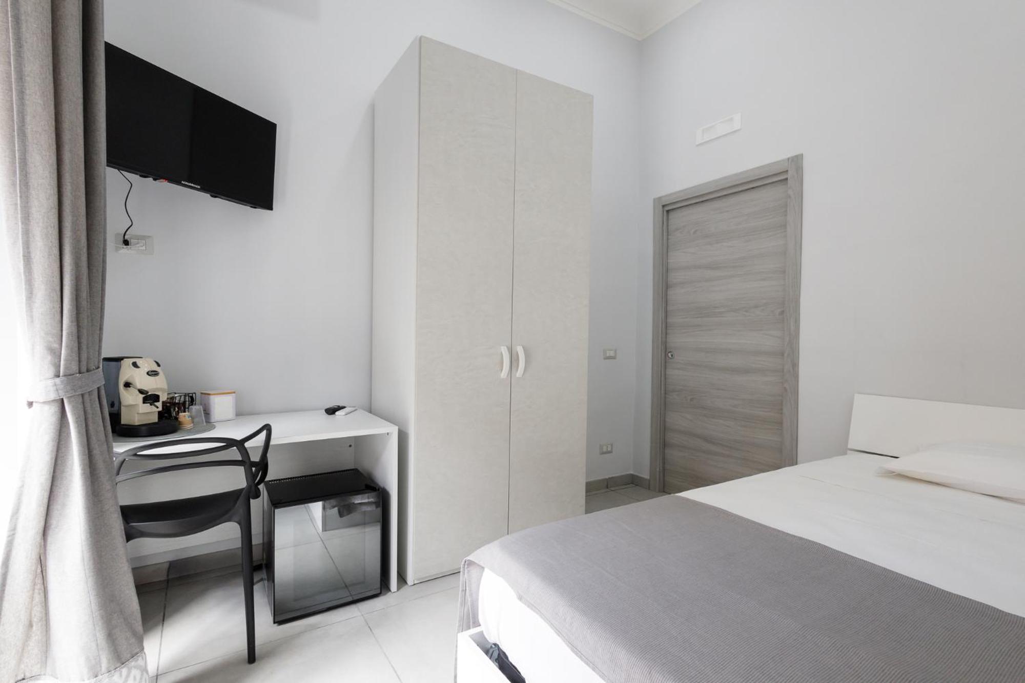 Hotel Caroline'S House à Naples Extérieur photo