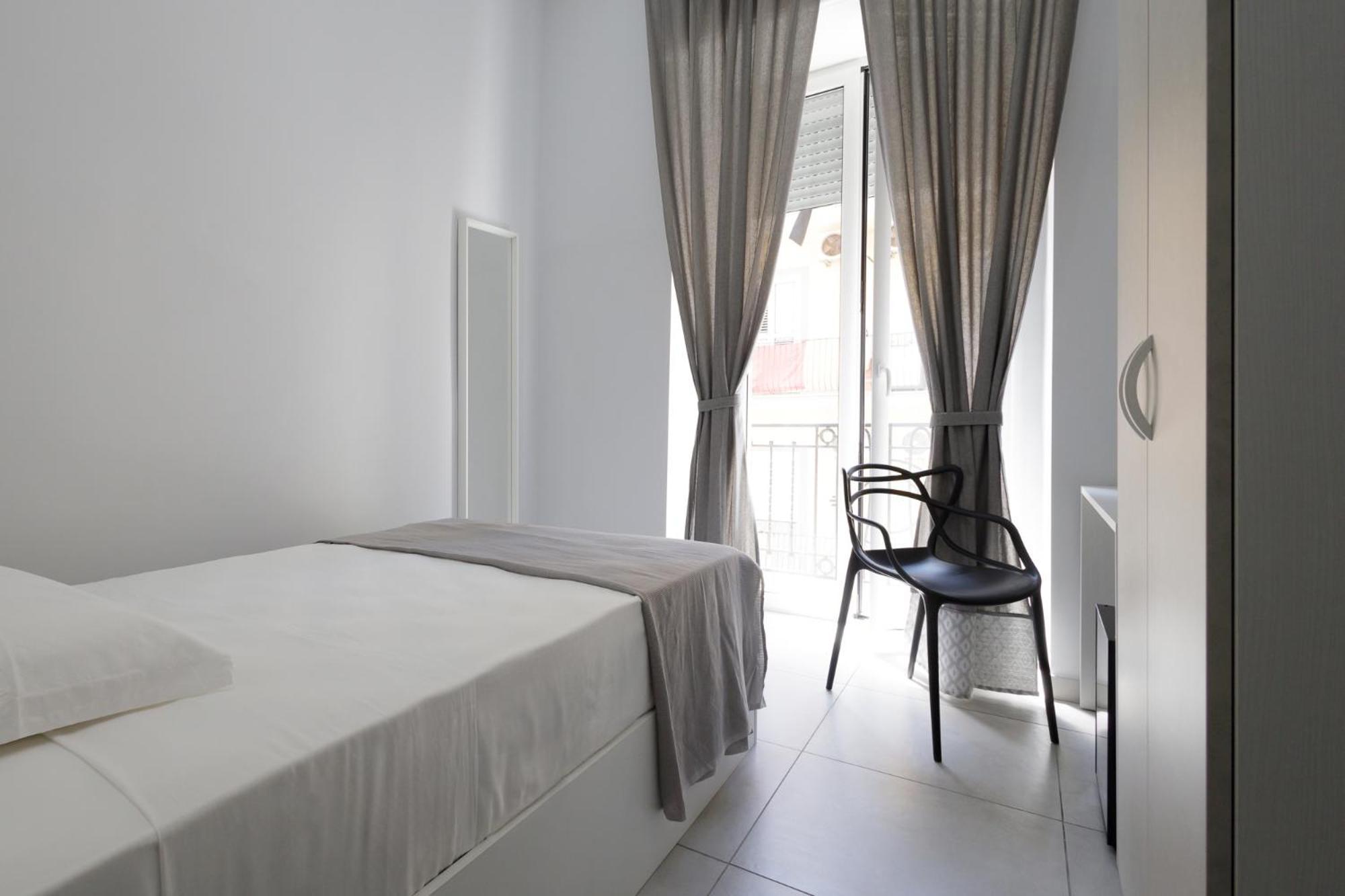 Hotel Caroline'S House à Naples Extérieur photo