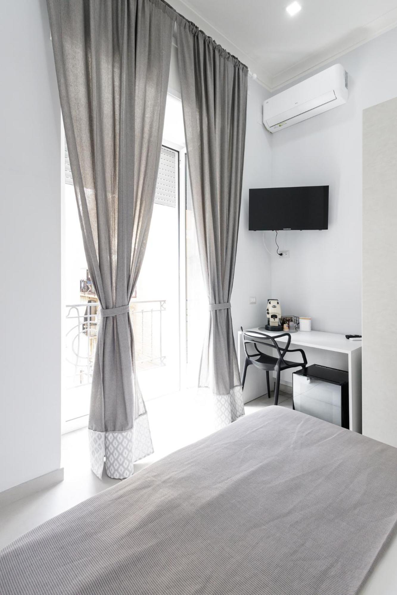 Hotel Caroline'S House à Naples Extérieur photo